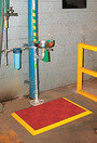 Tapis pour stations oculaires et douches d'urgence