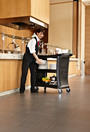Chariot de service à 3 tablettes et 2 côtés fermés Rubbermaid 9T68 modèle Executive