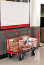 Chariot de manutention avec panneaux latéraux Rubbermaid 4487