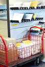 Chariot de manutention avec panneaux latéraux Rubbermaid 4487