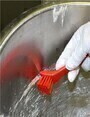 Brosse avec rebord grattoir ferme pour service alimentaire