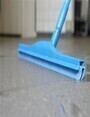 Racloir à plancher double Ultra Hygienic avec lame de caoutchouc