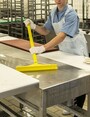 Racloir à plancher Ultra Hygienic avec lame en caoutchouc 24"