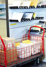 Chariot de manutention à panneaux latéraux grillagés Rubbermaid 4484