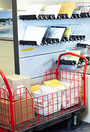 Chariot de manutention avec panneaux latéraux Rubbermaid 4486