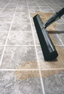 Racloir à plancher avec manche de 50" Lobby Pro