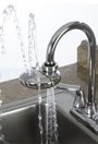 Douche oculaire montée sur robinet Axion eyePOD