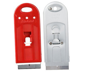 Tous les services d'entretien et de salubrité devraient posséder ces outils. Que ce soit pour ramasser une gomme à mâcher sous une chaise ou sur le plancher, de regarnir les trous sur les murs, ou les travaux multiples de nettoyage, d'entretien et de maintenance, Atlas Graham Furgale à le grattoirs adapter à vos besoins.