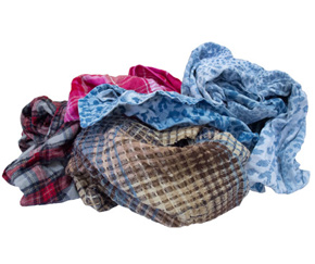 Les chiffons de tissus de Wipeco se retrouvent en différentes dimensions et couleurs. Les chiffons d’atelier blanc, les guenilles de t-shirt, les serviettes en ratine, et les guenilles en ratine recyclées font partie des produits offerts par la compagnie. Les guenilles en coton colorées présentent une bonne qualité et sont parfaits pour les travaux qui nécessitent d’essuyer des surfaces humides, tel que pour le nettoyage de vitre.