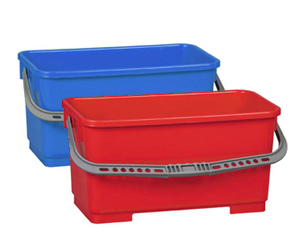 The rectangular window buckets from Vileda are the essential tools for professional window cleaner. Made of durable plastic, these buckets can be complete if lid or wheels are added to ease transport.