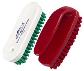 Atlas Graham Furgale présente des styles différents de brosses à mains ou ongles, avec ou sans poignée. L'Agence de Santé publique demande aux Canadiens de se laver les mains fréquemment à l'eau tiède et au savon pour un minimum de 20 secondes, ou d'utiliser un a