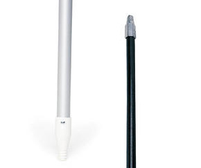 Chaque modèle de balai ou brosse peut requérir un manche spécifique pour une bonne utilisation. C'est pourquoi Rubbermaid vous offres sa grande sélection de manche en bois, aluminium, conique ou fileté, afin de répondre à vos besoins. Les manches en bois traditionnels ont l'avantage de ne pas conduisent l'électricité ni le froid tandis que les manches en aluminium, résistes aux produits chimiques, sont plus léger et ont une durée de vies beaucoup plus longues.